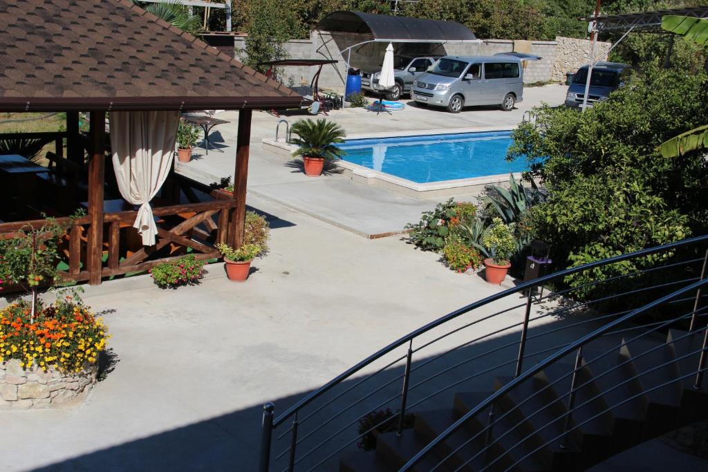 Vista de la piscina de Guest House u Adama o alrededores
