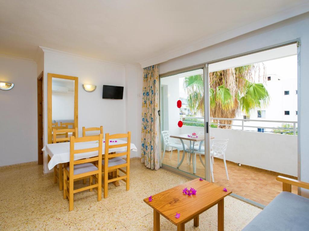 Apartamentos Green Line Bon Sol - AB Group, Playa den Bossa ...
