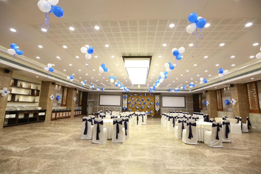 Restaurace v ubytování SilverCloud Hotel and Banquets
