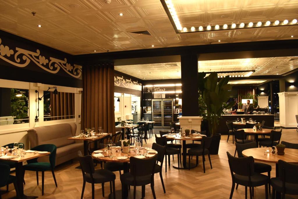 Restaurace v ubytování Hotel Theater Figi