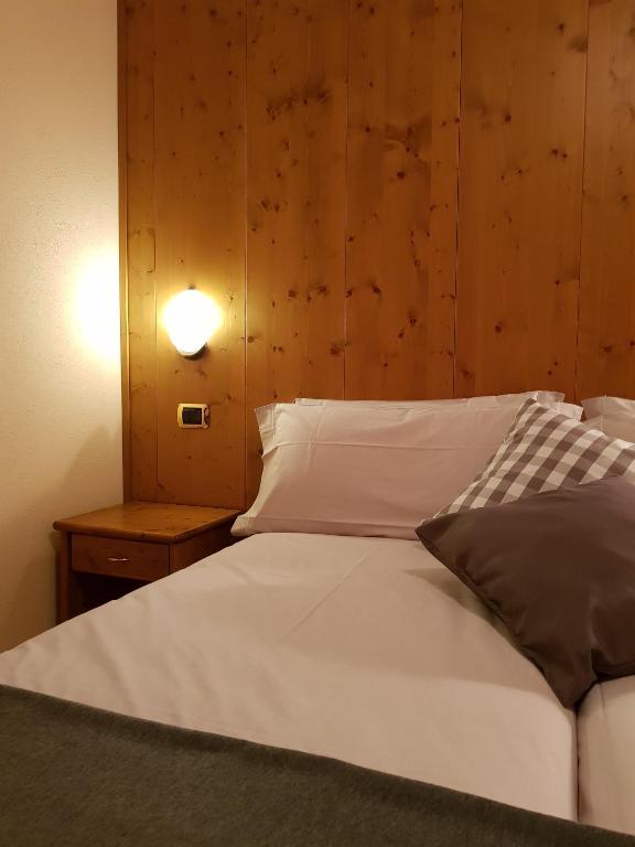 Postel nebo postele na pokoji v ubytování Hotel Cima Piazzi