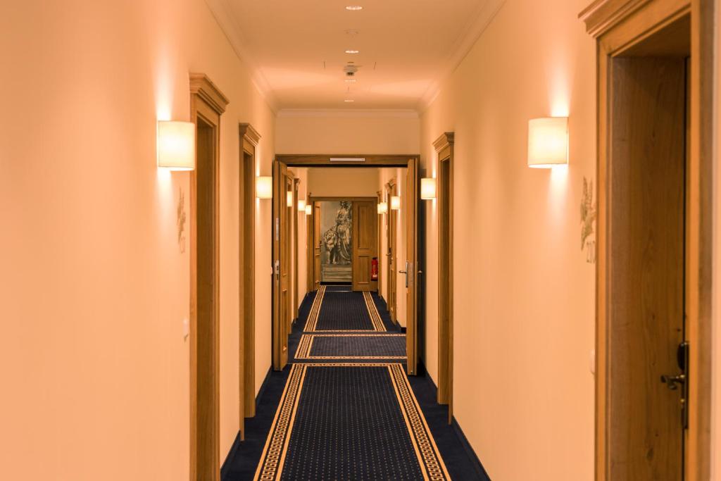 Hotel & Gaststätte zum Erdinger Weißbräu - Resim 43