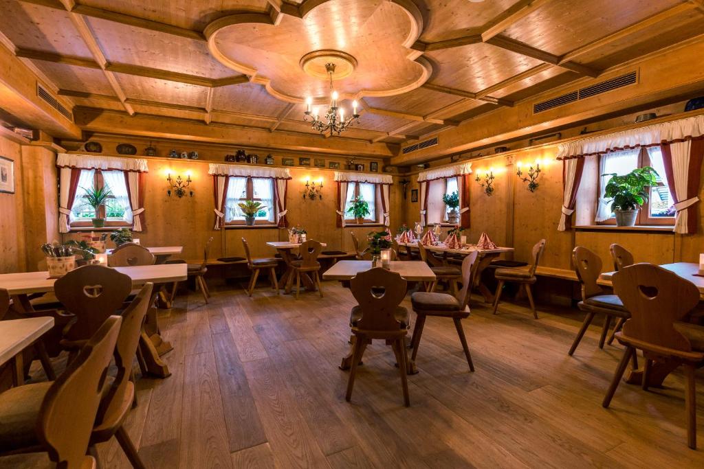 Restaurace v ubytování Hotel & Gaststätte zum Erdinger Weißbräu