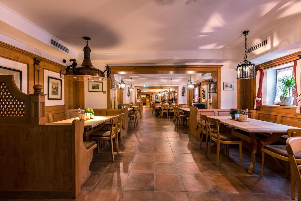 Restaurace v ubytování Hotel & Gaststätte zum Erdinger Weißbräu