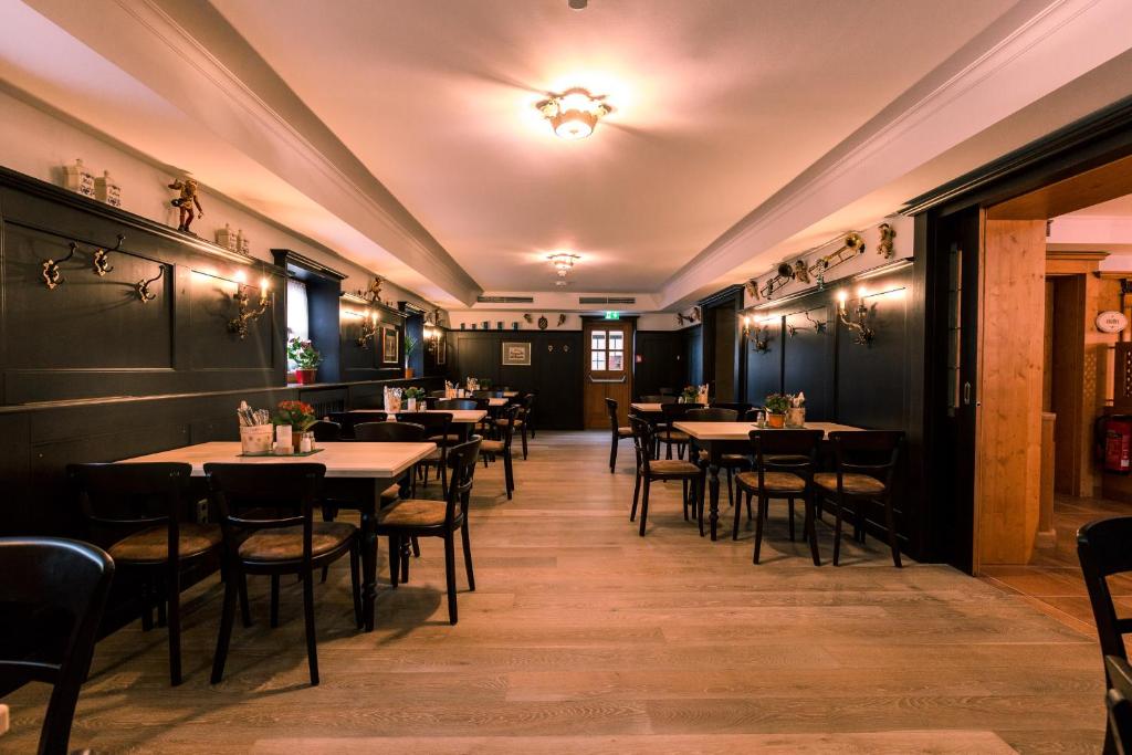 Restaurace v ubytování Hotel & Gaststätte zum Erdinger Weißbräu