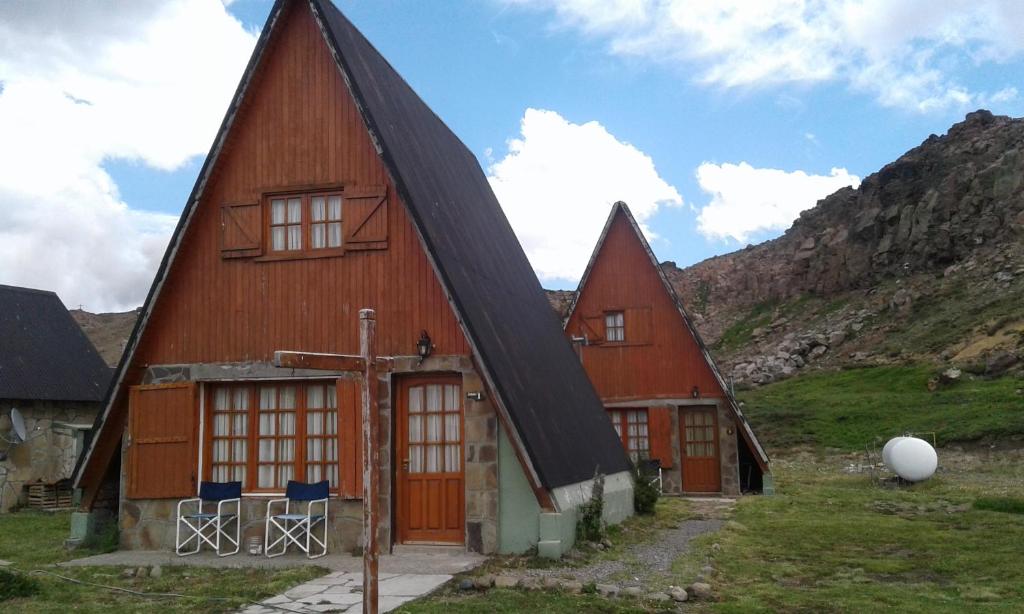 El edificio en el que está el complejo de cabañas