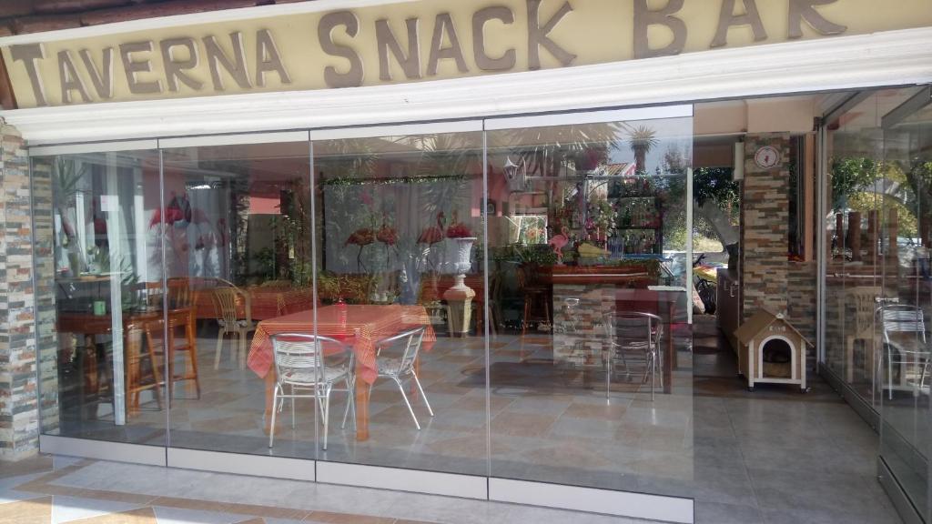 Restaurace v ubytování Flamingo Apartments Moraitika Corfu