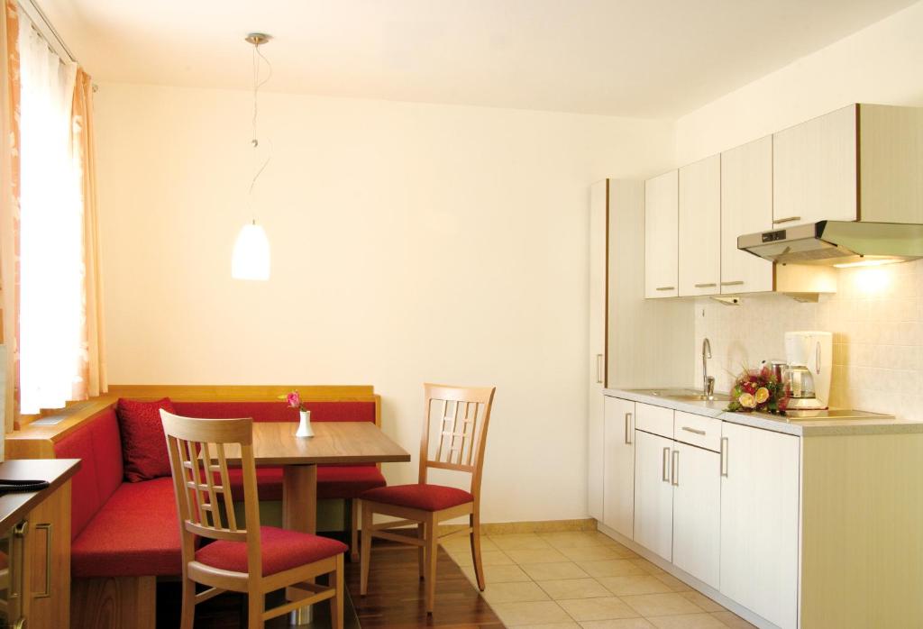 Kuchyňa alebo kuchynka v ubytovaní Hotel Sonnenhof