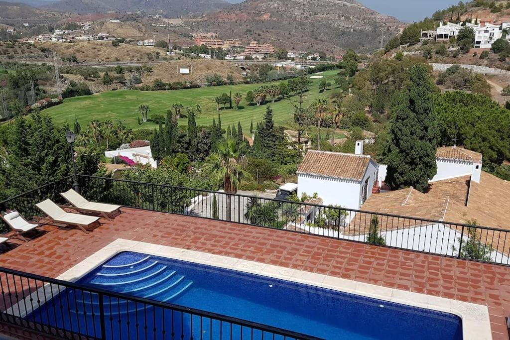 Vista sulla piscina di Apartamento en Villa con Piscina o su una piscina nei dintorni