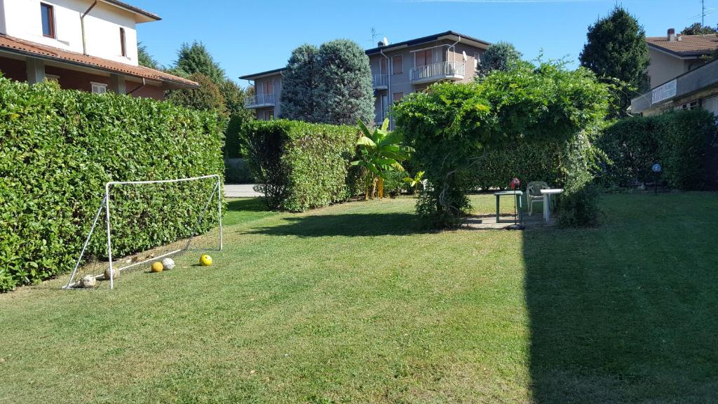 a yard with a soccer goal in the grass at Cavour 45 in Vittuone