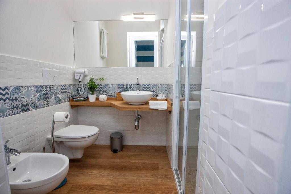 Un baño de B&B Kalavrìa