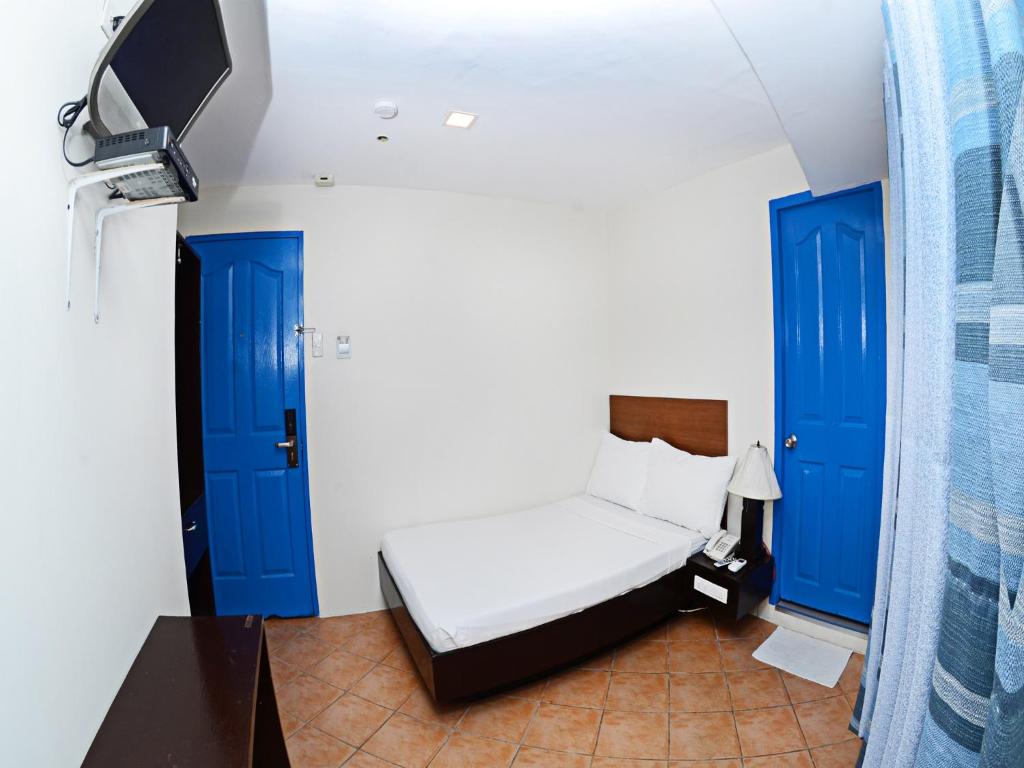 Postel nebo postele na pokoji v ubytování Skyblue Hotel