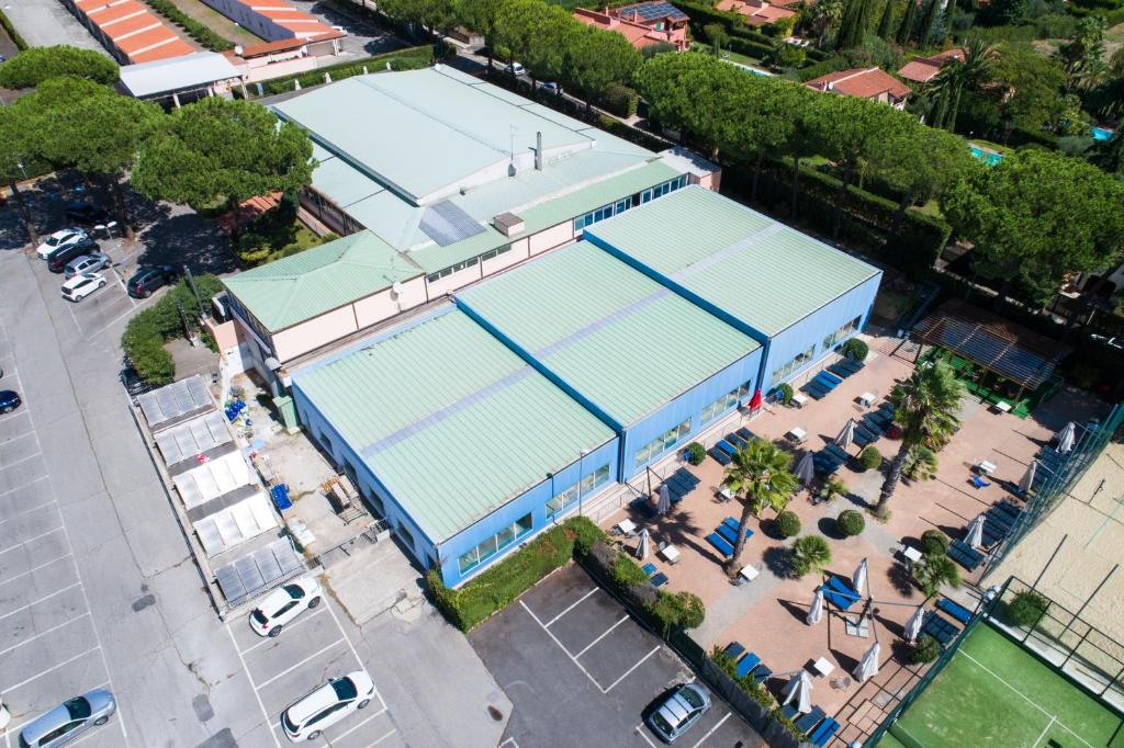 Tenis a/nebo squash v ubytování AutoHotel nebo okolí
