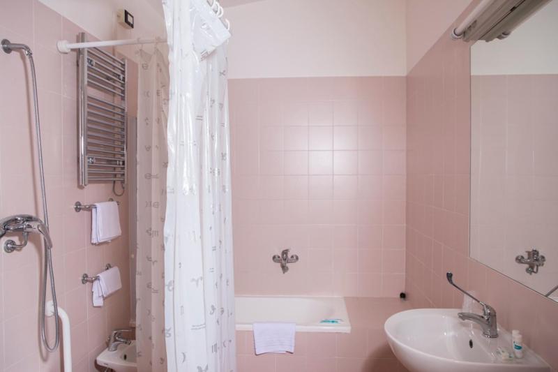 Koupelna v ubytování AutoHotel