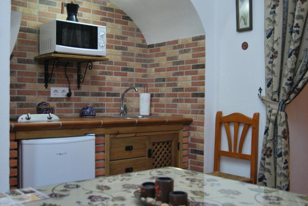 Kuchyň nebo kuchyňský kout v ubytování Cueva El Jaraiz