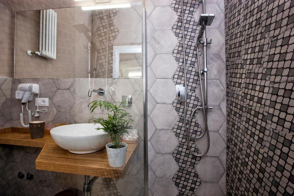 Un baño de B&B Kalavrìa