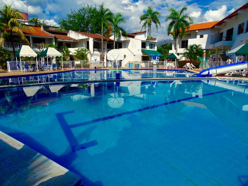 Bazén v ubytování Alborada Hotel Melgar nebo v jeho okolí