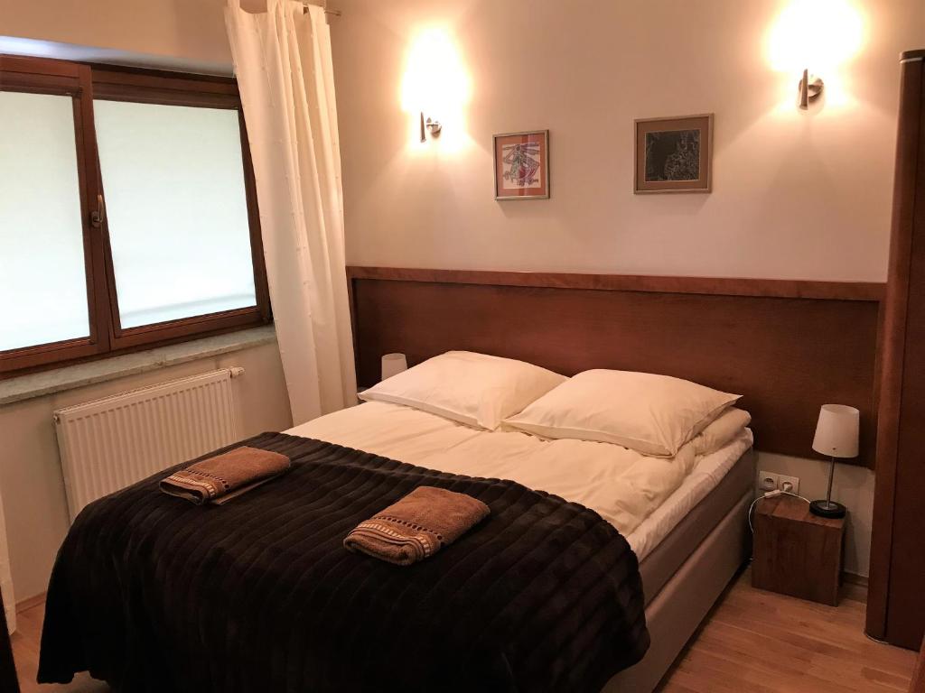 Posteľ alebo postele v izbe v ubytovaní Bystra Woda Apartament Słoneczny