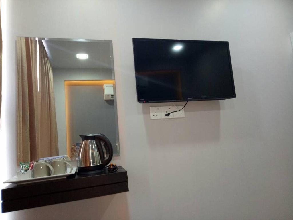 TV a/nebo společenská místnost v ubytování Sunset Villa Inn