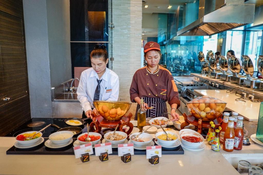 Z Through By The Zign - Resim 41