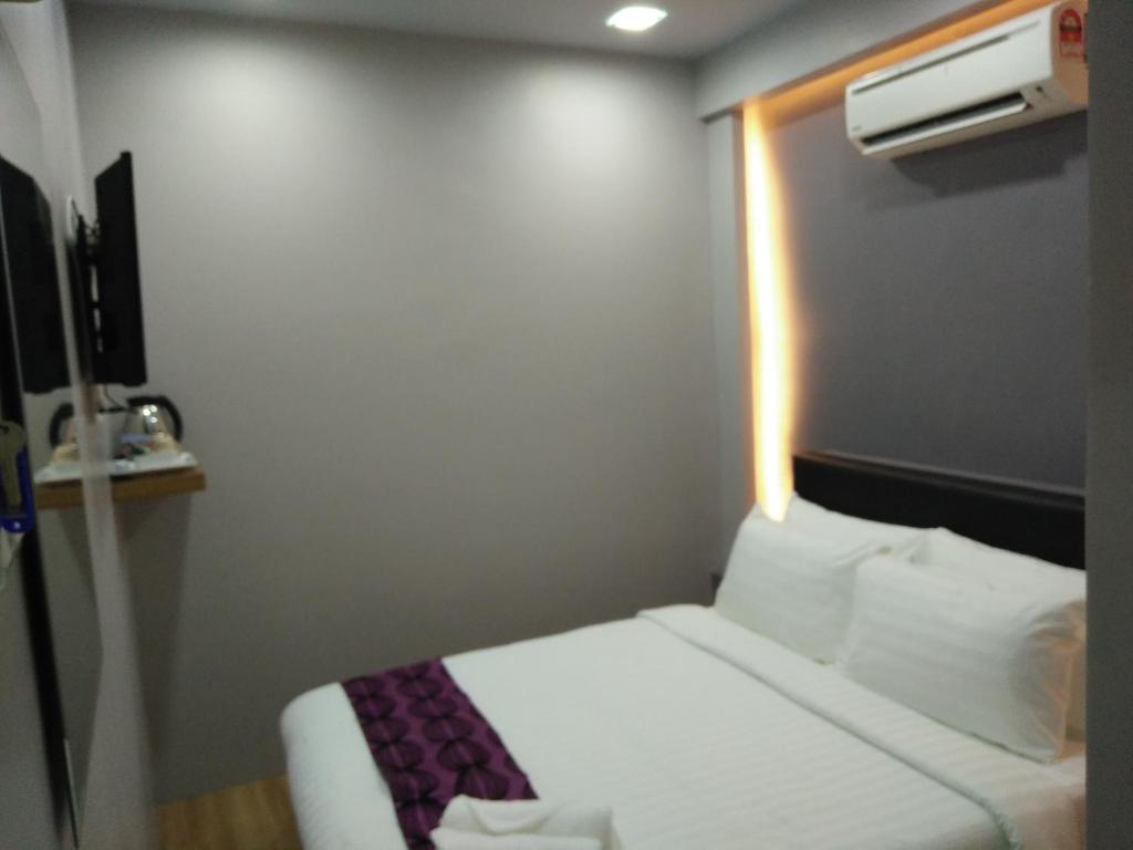 Postel nebo postele na pokoji v ubytování Sunset Villa Inn