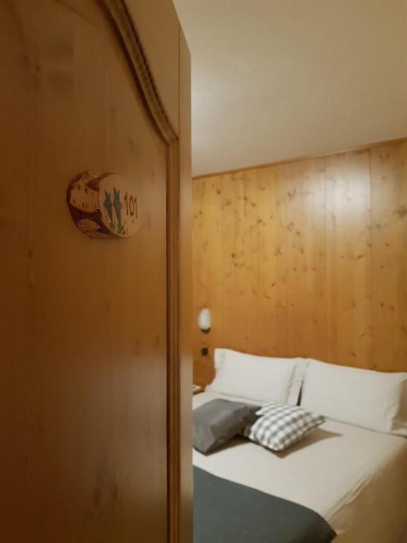 Postel nebo postele na pokoji v ubytování Hotel Cima Piazzi
