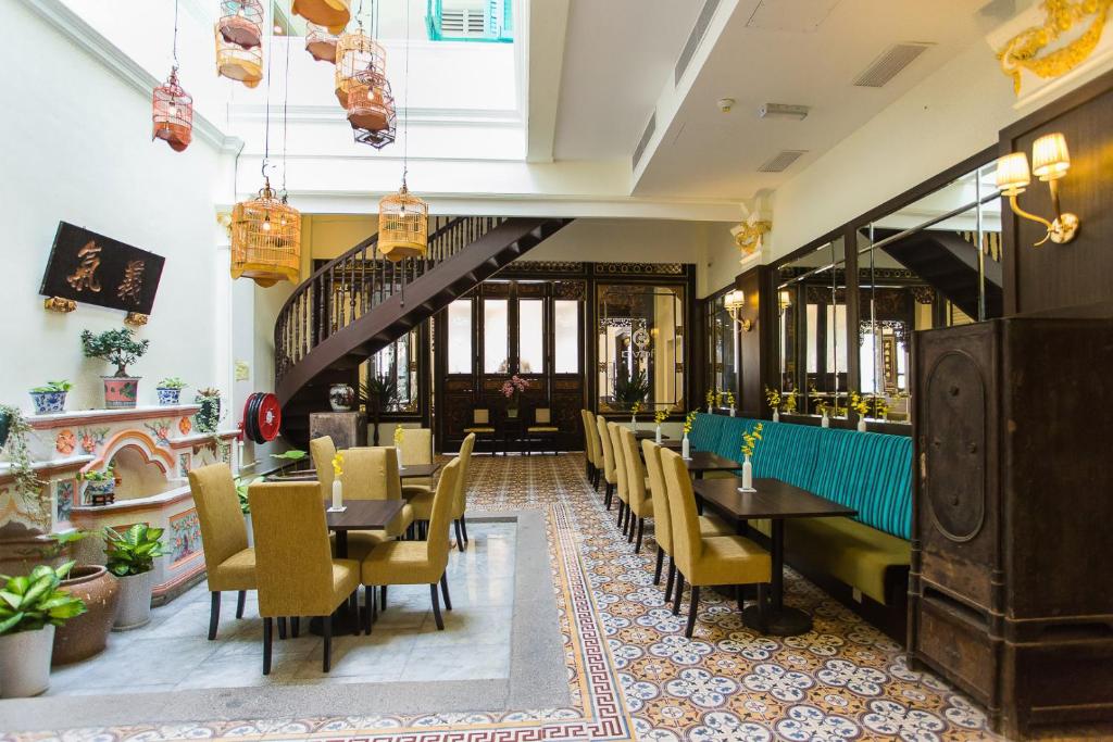TV a/nebo společenská místnost v ubytování Aava Malacca Hotel
