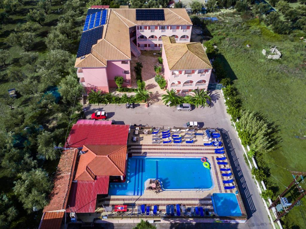 Bazén v ubytování Savvas Hotel nebo v jeho okolí