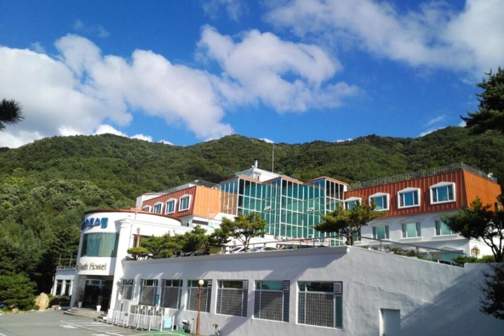 a group of buildings in front of a mountain at Palgongsan Maeksomseok Youth Hostel in Daegu