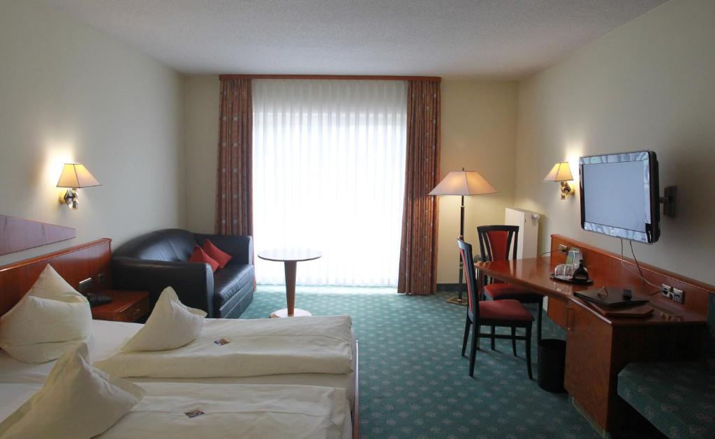 Postel nebo postele na pokoji v ubytování Weinhotel Rose