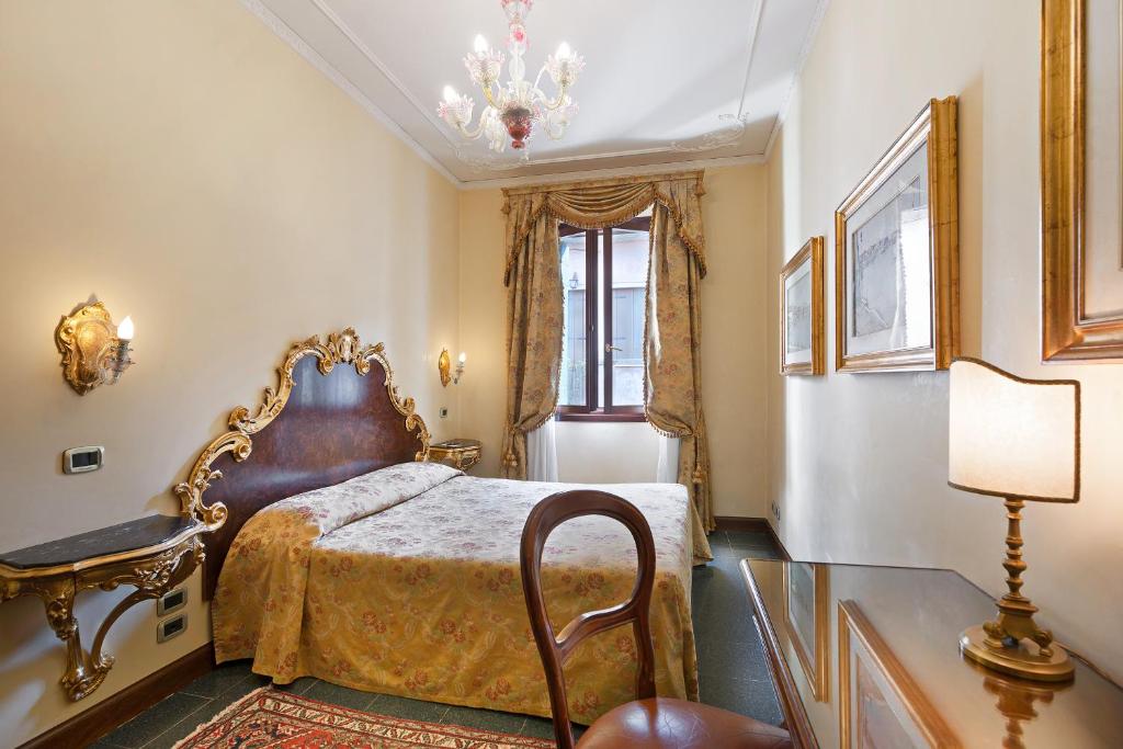 Postel nebo postele na pokoji v ubytování Residenza d'Epoca San Cassiano