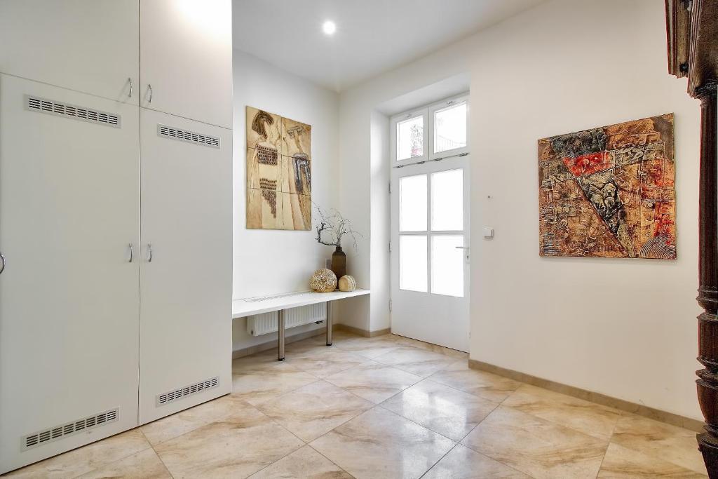 At the Three Princes - 13