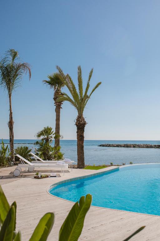 Bazén v ubytování Lebay Beach Hotel nebo v jeho okolí