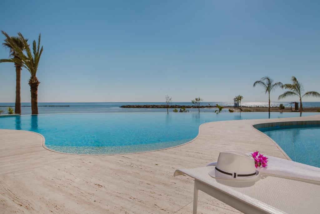 Bazén v ubytování Lebay Beach Hotel nebo v jeho okolí