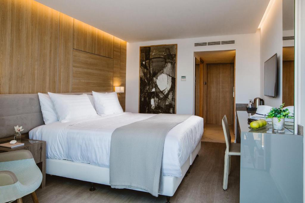 Postel nebo postele na pokoji v ubytování Lebay Beach Hotel
