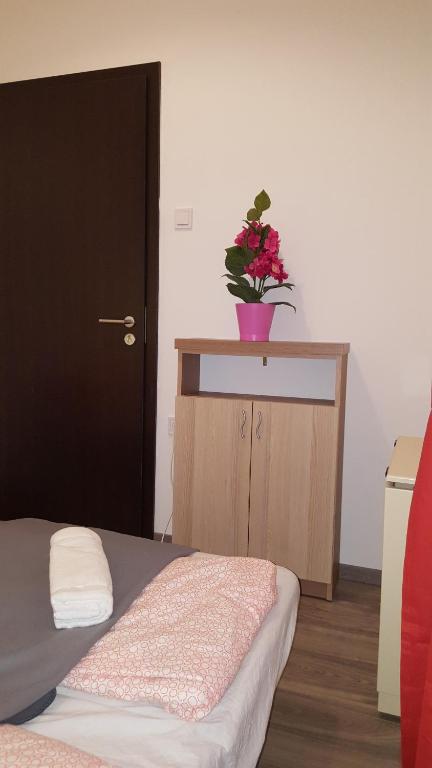 Posteľ alebo postele v izbe v ubytovaní Michael Apartment with 2 Rooms near Gozsdu udvar