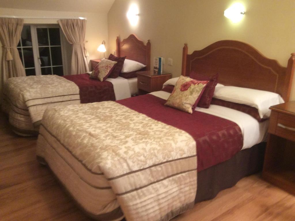 Letto o letti in una camera di Ashleigh House Bed & Breakfast