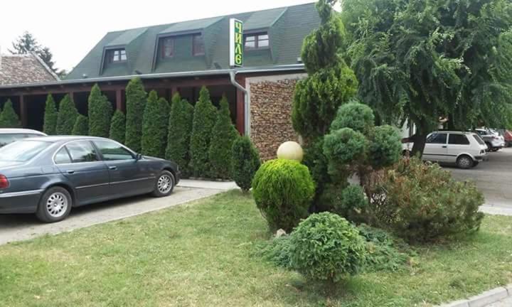 Taman di luar Guesthouse "Kod Čileta"