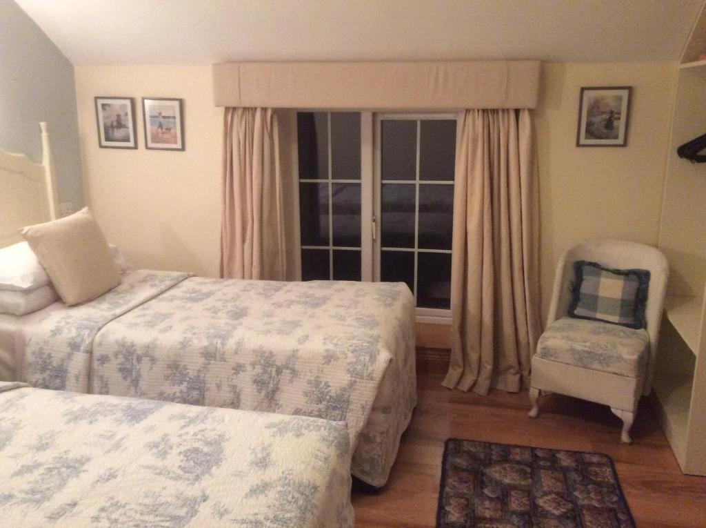 Letto o letti in una camera di Ashleigh House Bed & Breakfast