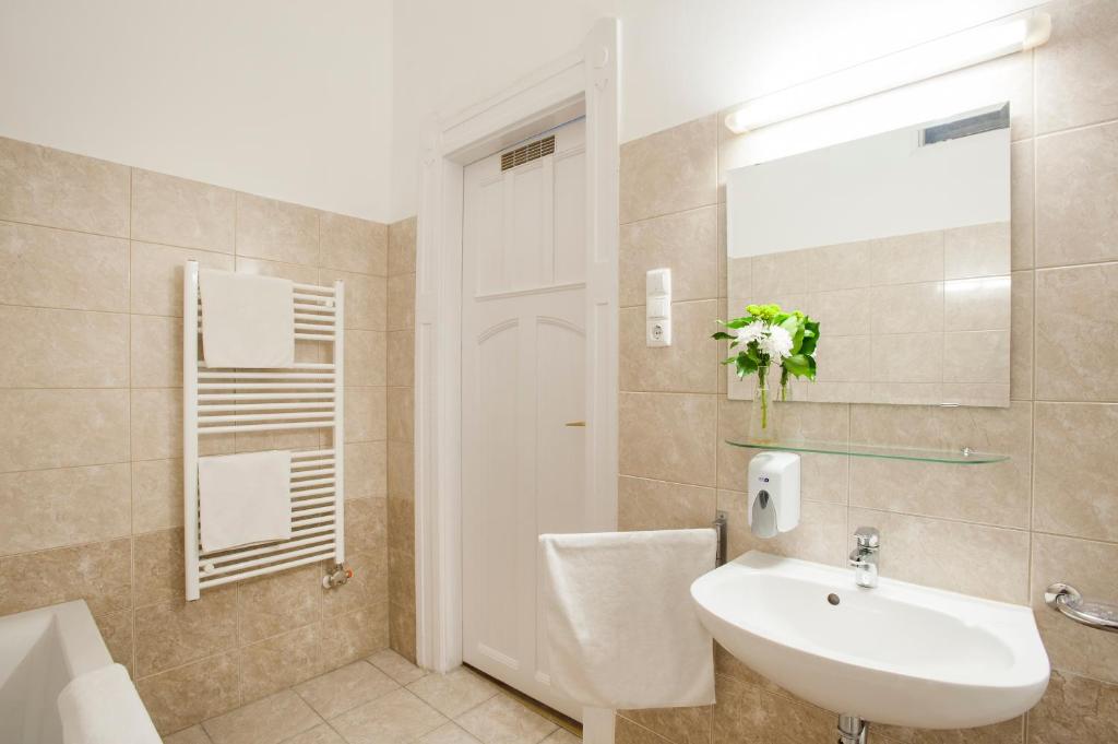 Baross City Hotel - Budapest - Resim 42