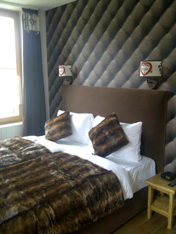 Voodi või voodid majutusasutuse Hotel de la Lande toas