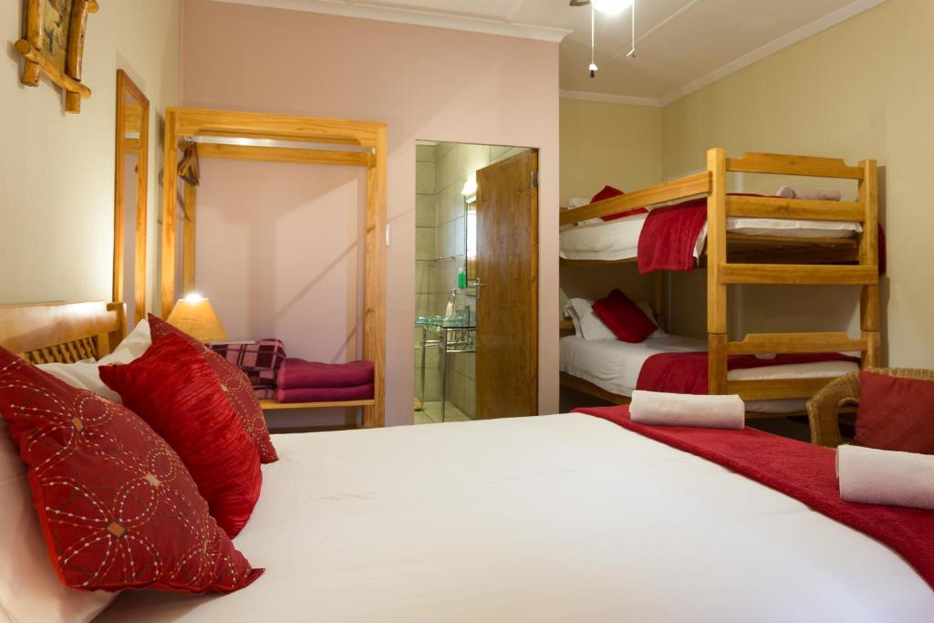 Postel nebo postele na pokoji v ubytování Colesview Guest House