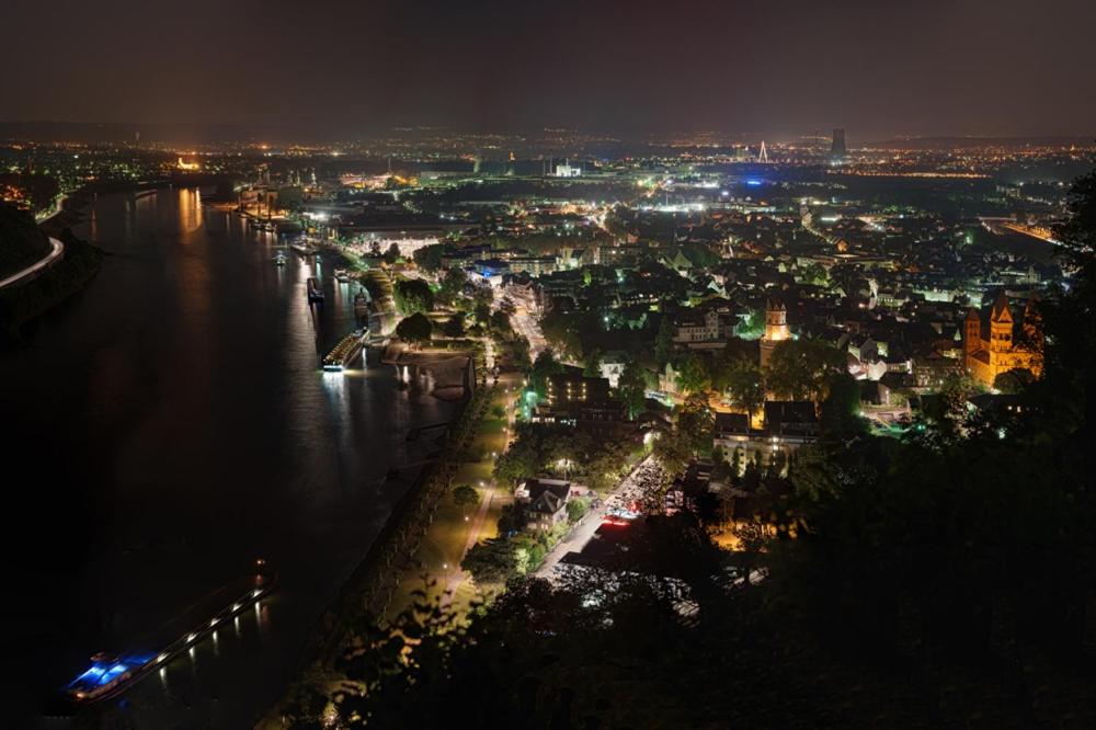 Nespecifikovaný výhled na destinaci Andernach nebo výhled na město při pohledu z apartmánu