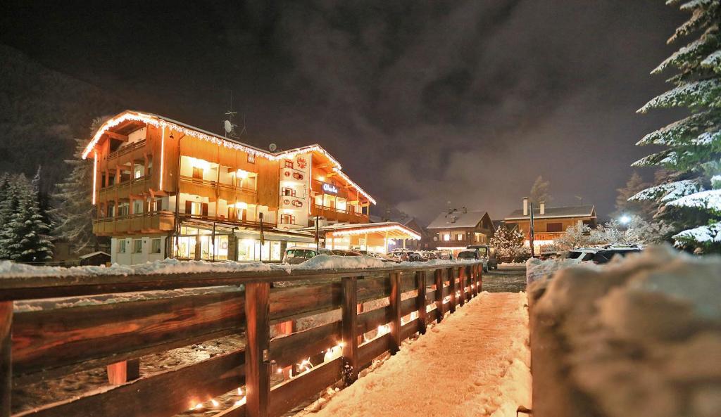 Hotel Chalet Alaska v zimě
