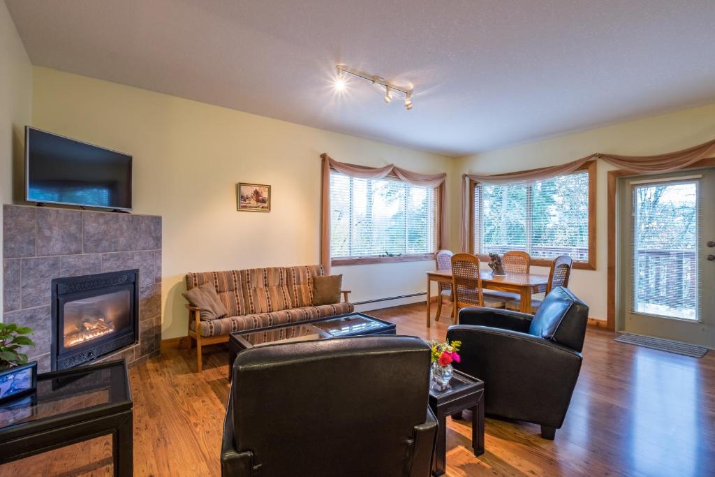 Een TV en/of entertainmentcenter bij Kiwi Cove Lodge
