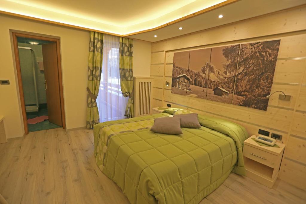 Postel nebo postele na pokoji v ubytování Hotel Chalet Alaska