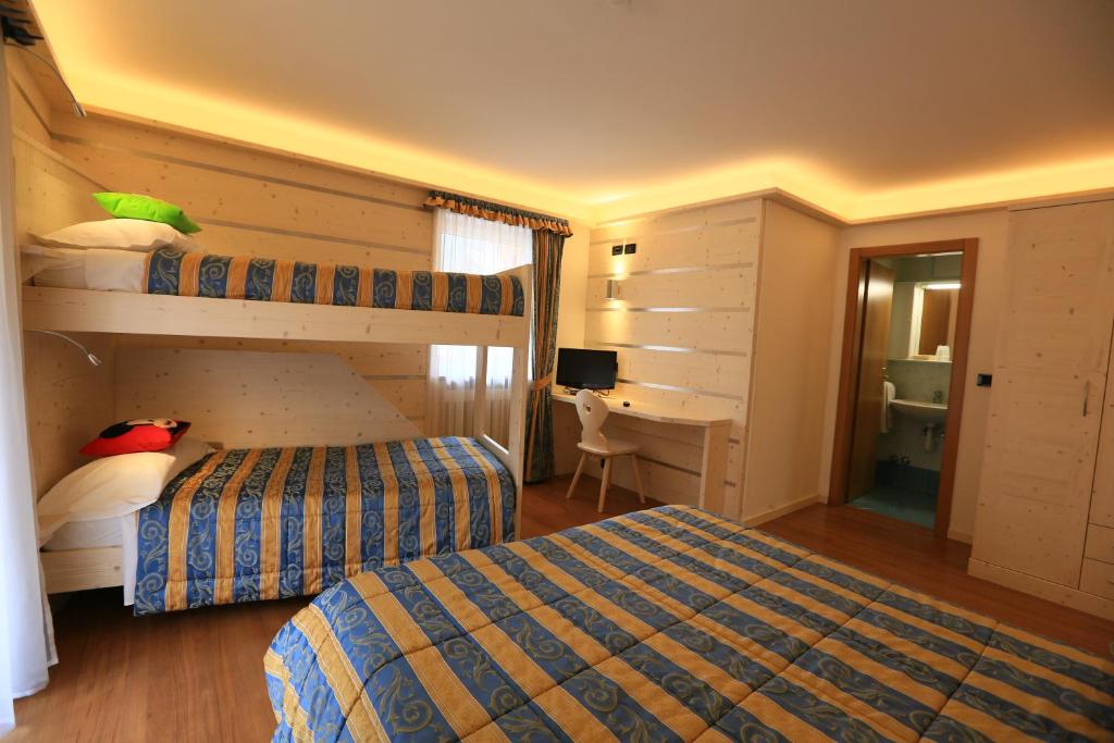 Postel nebo postele na pokoji v ubytování Hotel Chalet Alaska
