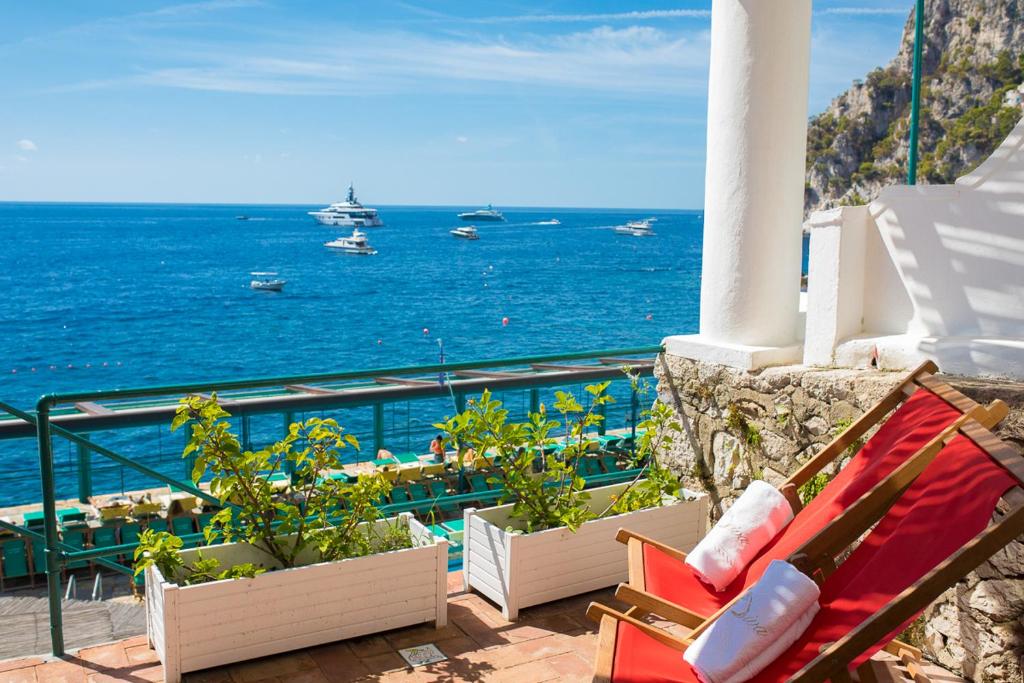 a bench on a balcony overlooking the ocean at Diva La Canzone Del Mare in Capri