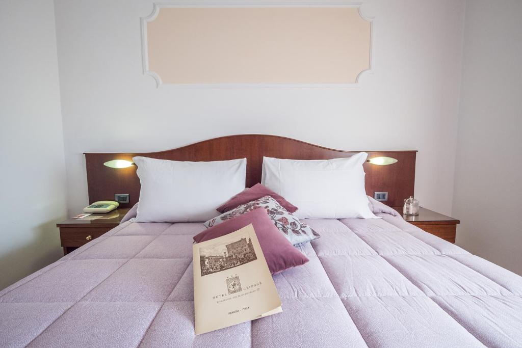 Postel nebo postele na pokoji v ubytování Grifone Hotel