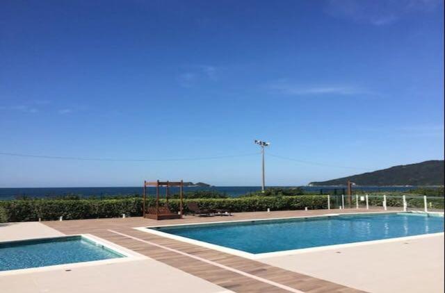  Pé na areia